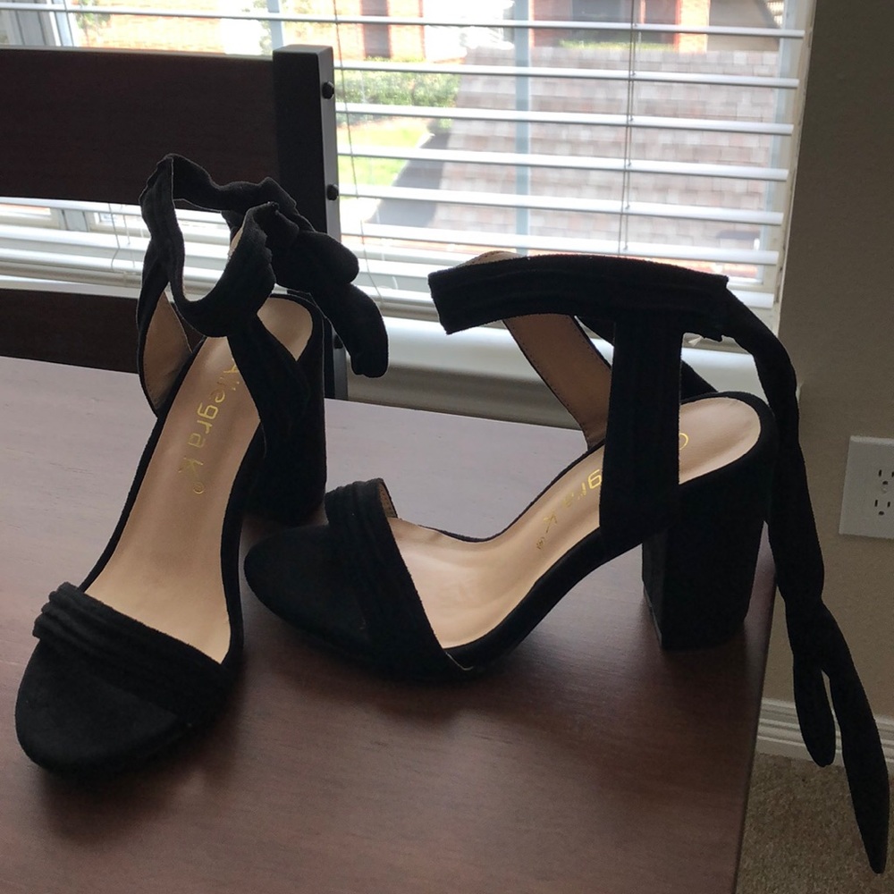 Women’s open toe shoes with bow on back